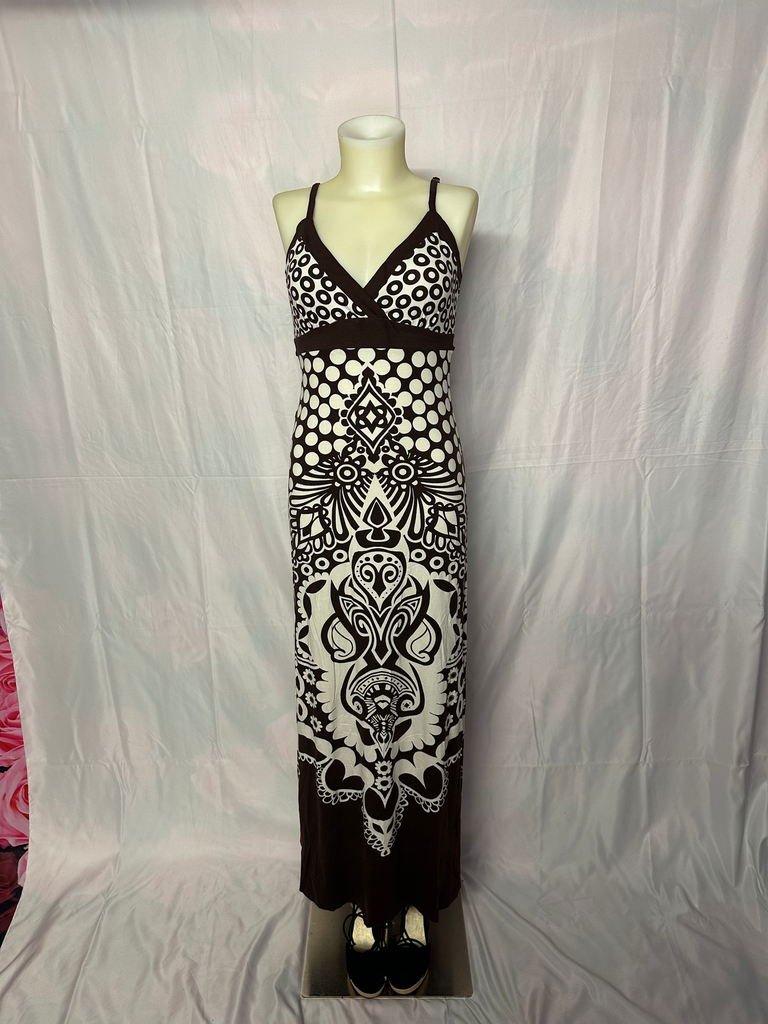 robe longue blanche à motif noir